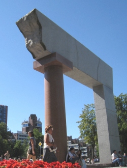 Arka Klaipeda Granit-Denkmal Arche (ARKA) (c) UAB ANTILE