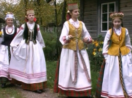 Frauenkostüme in Aukštaitija
