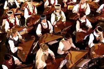 Litauischer Folklore, litauische Lieder Kankles, das älteste und ursprünglichste litauische Musikinstrument (c) llkc.lt